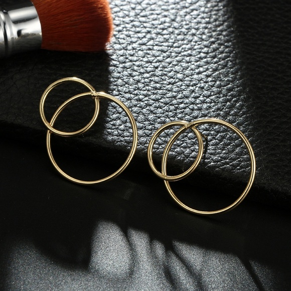 Unique Design//Minimalist Circles Double Earrings - Picture 5 of 6